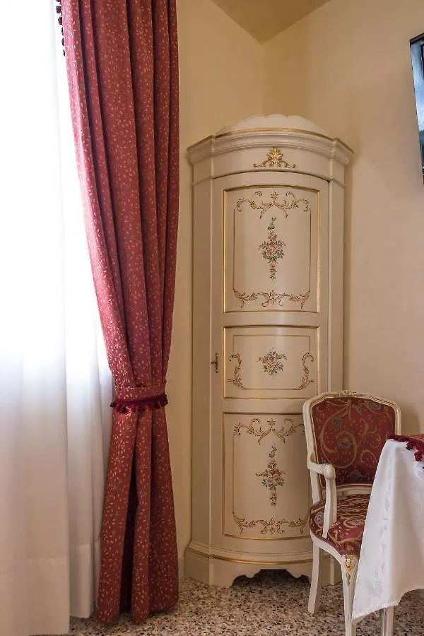 Venice Inn 0*,  Italy